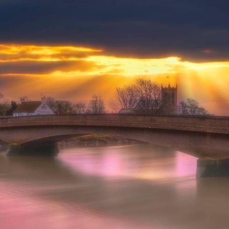 Riverbank Guest House Wiggenhall Saint Germans Esterno foto