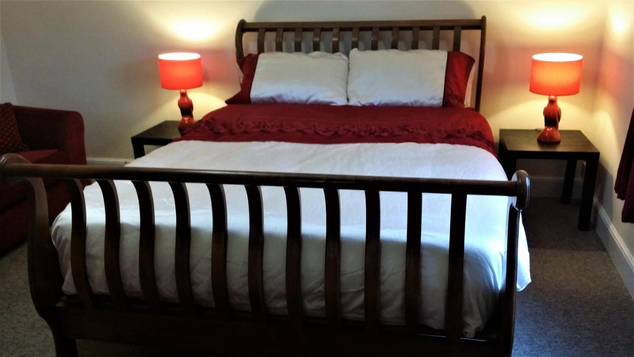 Riverbank Guest House Wiggenhall Saint Germans Esterno foto