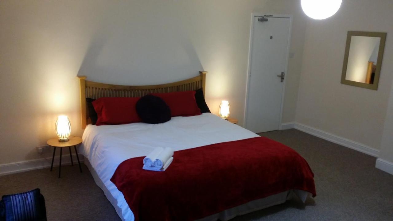 Riverbank Guest House Wiggenhall Saint Germans Esterno foto