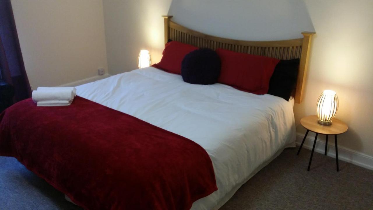 Riverbank Guest House Wiggenhall Saint Germans Esterno foto